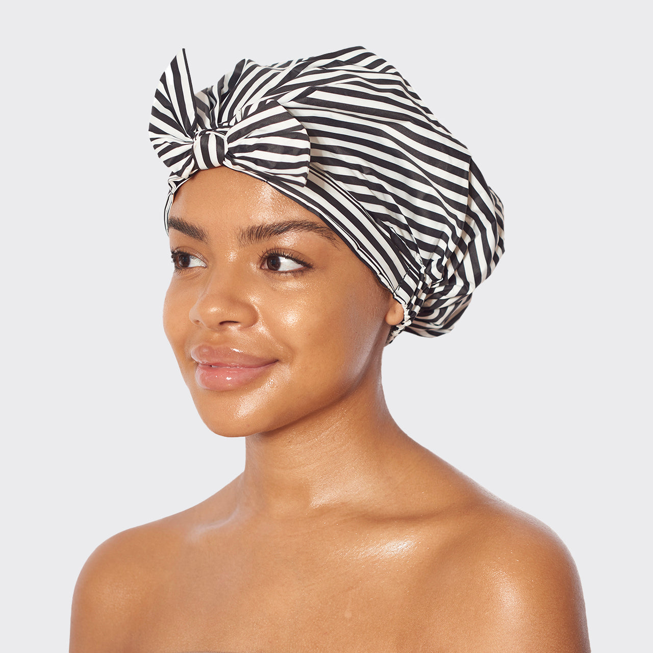 0835-Luxe-ShowerCap-Model-Cleanse-Stripe-2-1280x1280px.jpg