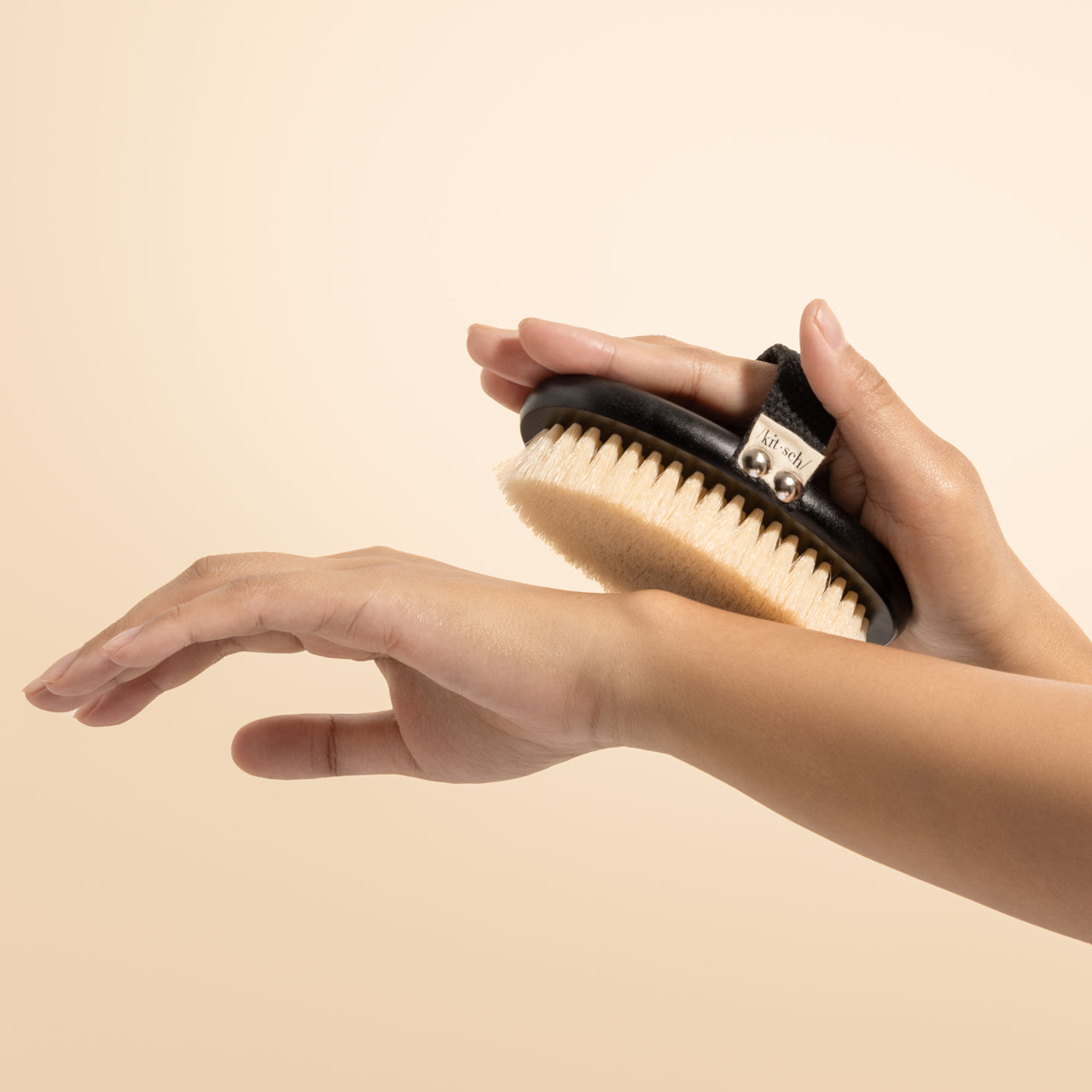8312-ExfoliatingBodyDryBrush-Model-Cleanse-3-1280x1280px.jpg